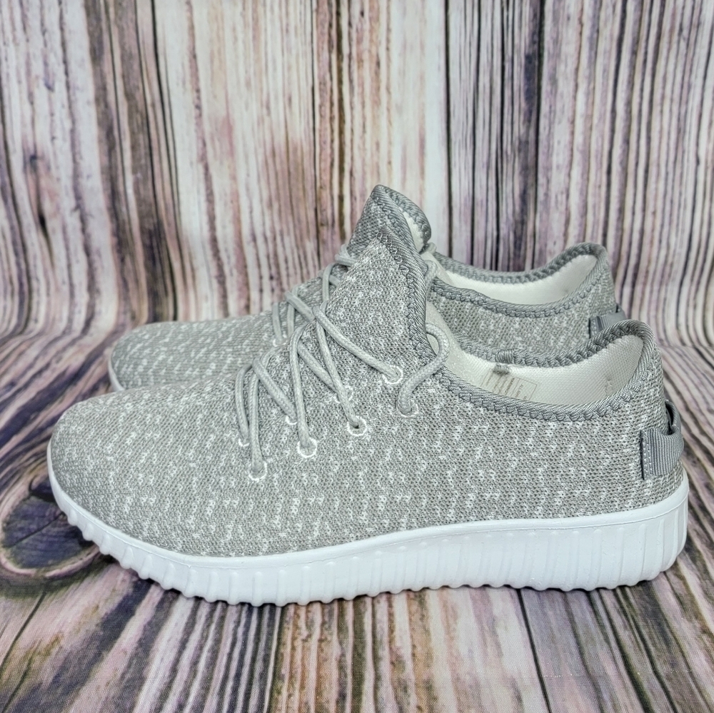 NAVIG8 Easy 33 Grey and White Sneakers